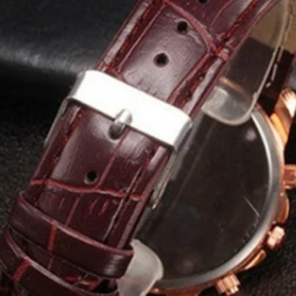 Disney: Brand New, Mickey & Gang, Quartz Watch with Leather Band - Picture 2 of 2